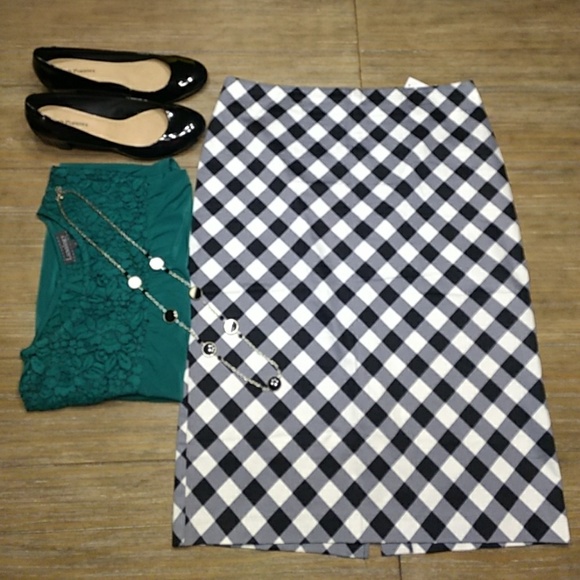 New York & Company Dresses & Skirts - NY&C 7th Avenue Black Check Modest Pencil Skirt 12